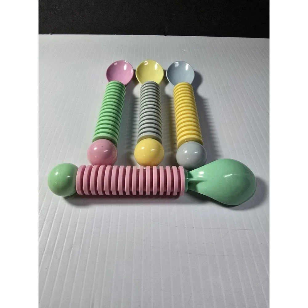 Vintage Icream Spoons And Matching Scooper 1980's Colors, Plastic, Well-Made‎